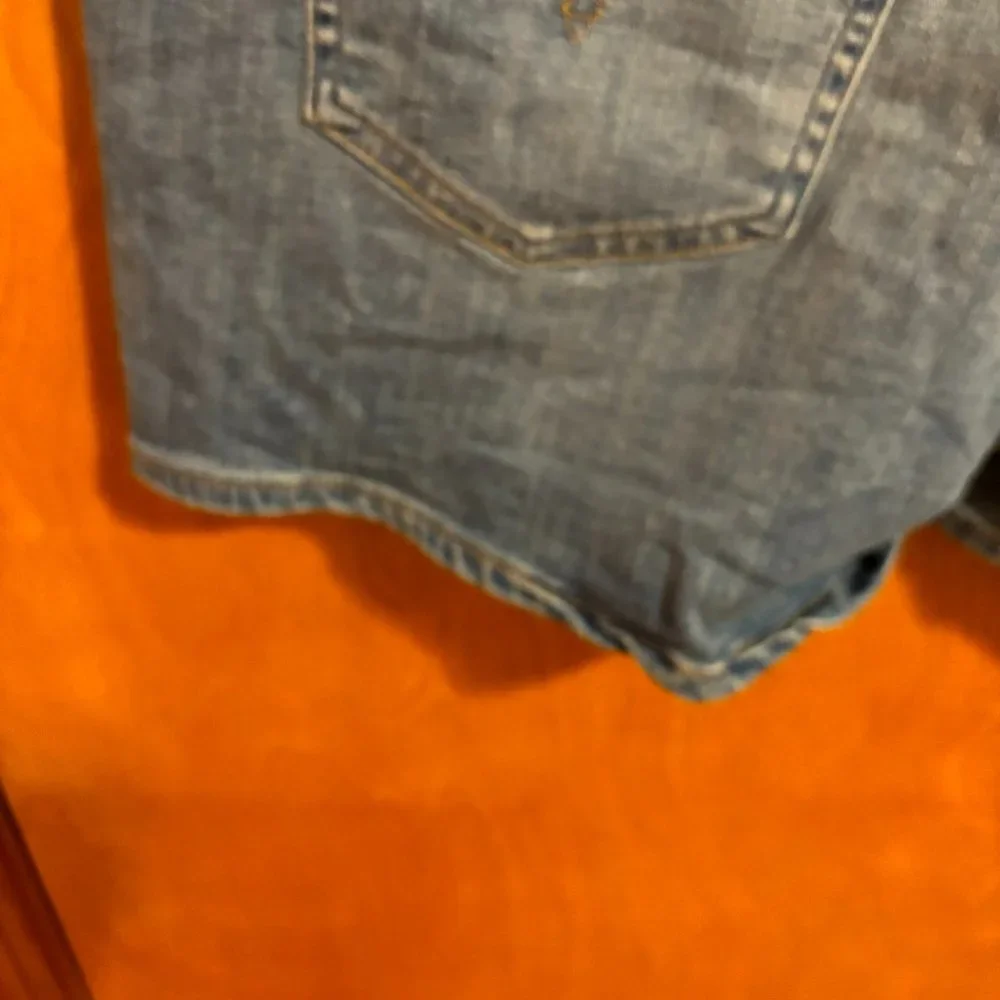 Levi’s Mid Length Denim Shorts 5 Pocket Medium‎ Blue